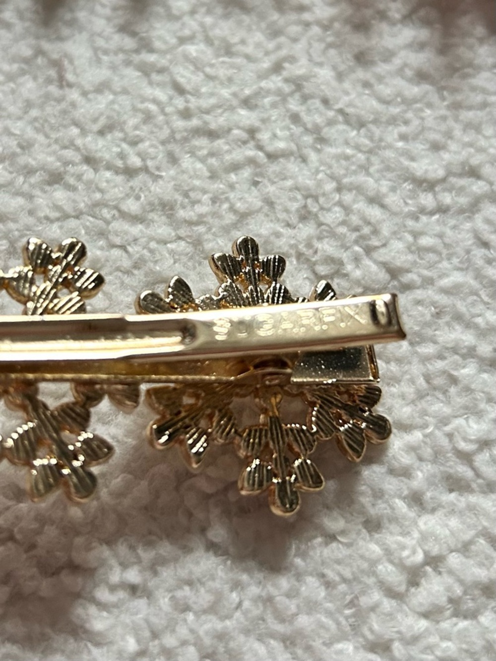 Sugarfix Pearl Snowflake Hair Clip & Bundle - Picture 3 of 3